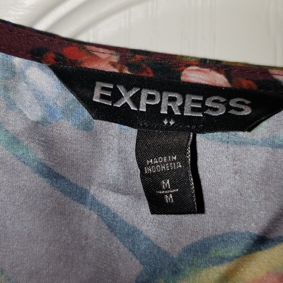 Express short sleeve blouse - Picture 3 of 5